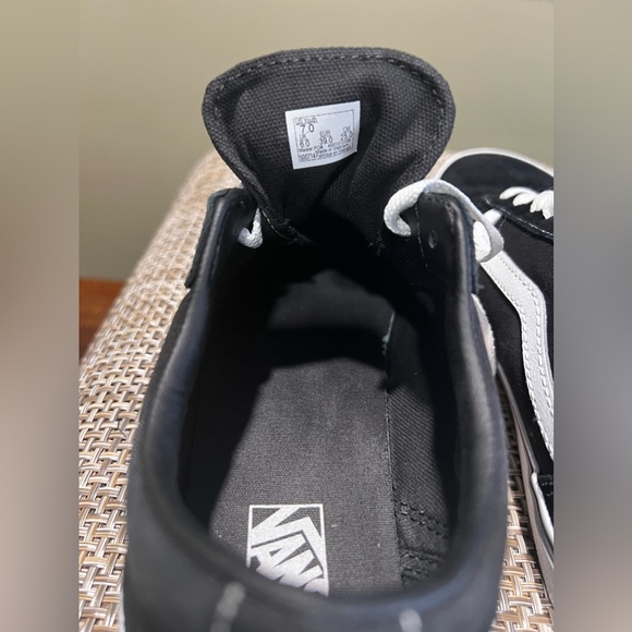 Black and white Suede Vans - Picture 6 of 6